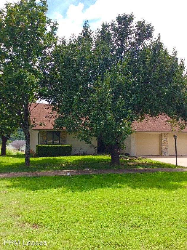Primary Photo - 201 Acacia Club Rd