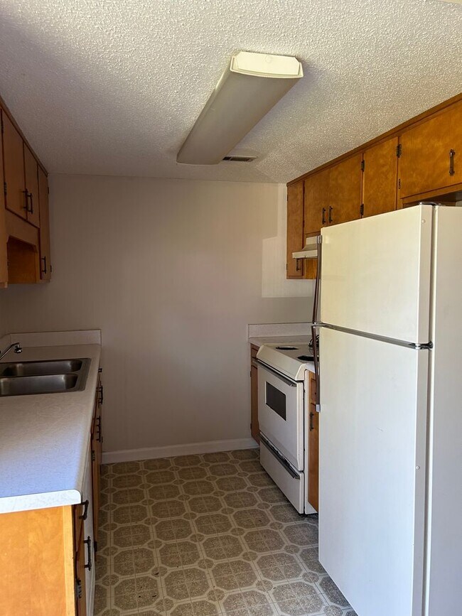 Building Photo - 404 Alice Dr