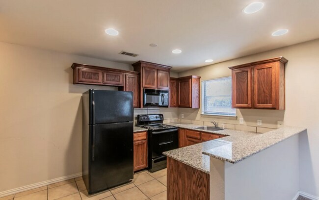 Foto del edificio - Spacious 1 Bedroom 1 Bath Available NOW