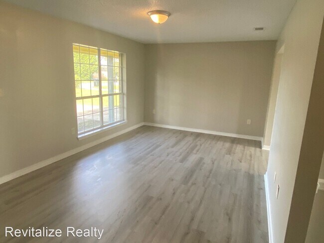 Building Photo - 3 br, 1.5 bath House - 76 Mayfair Ln