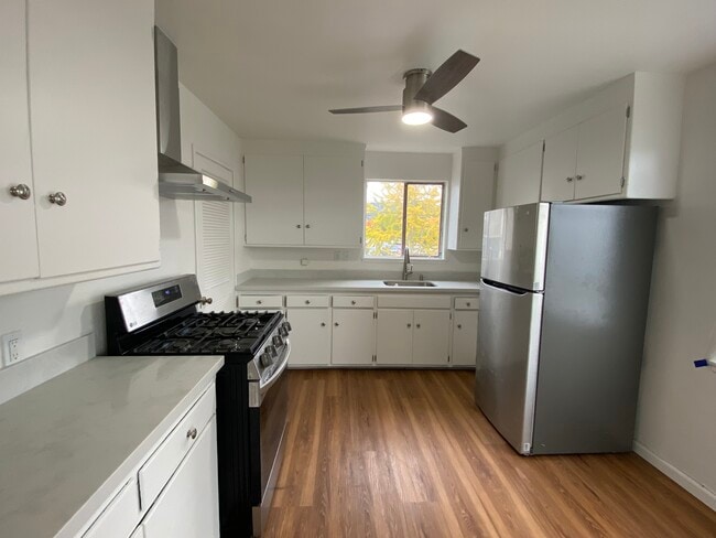Remodeled kitchen - all new appliances - 1329 Rose St