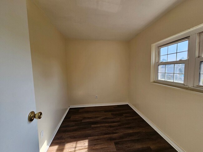Foto del edificio - Spacious 3 bedroom 1 bathroom Apartment fo...