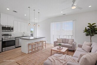 Building Photo - 2217 N Fitzhugh Ave