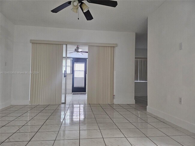 Foto del edificio - 10641 SW 108th Ave