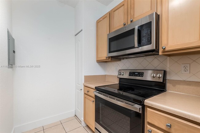 Building Photo - 6001 SW 70th St