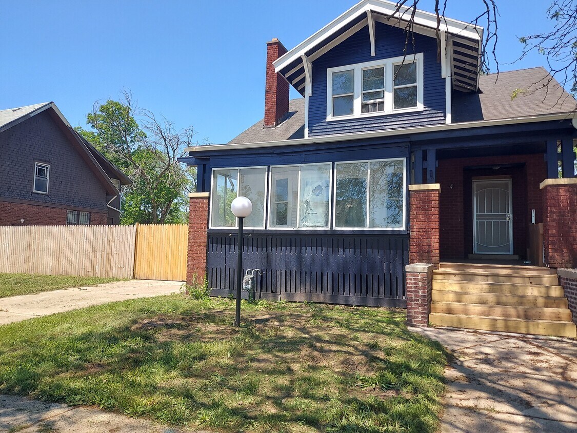 Front Entry - 374 Monterey St
