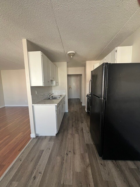 Photo du bâtiment - 16421 Stony Plain Rd