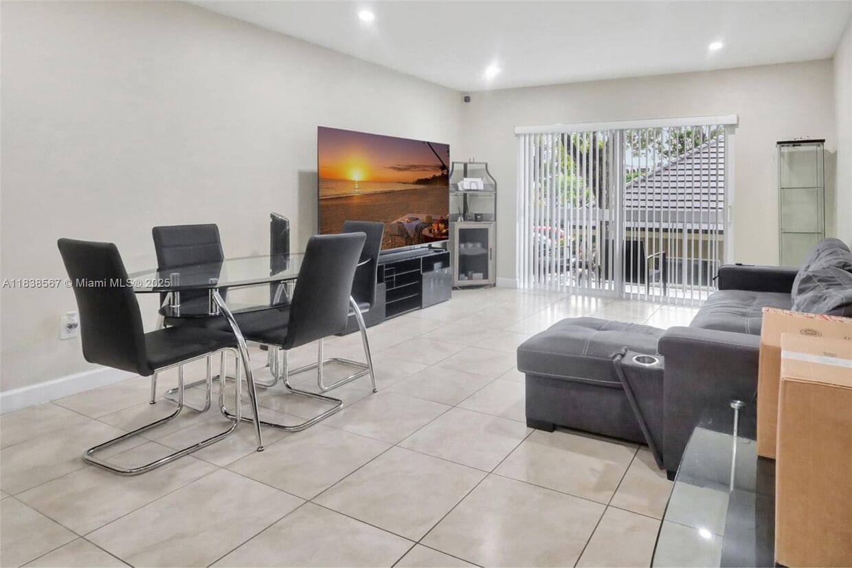 Primary Photo - 7705 Camino Real
