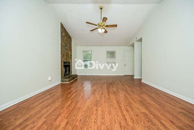 Foto del edificio - 716 Davis Rd, Stockbridge, GA 30281