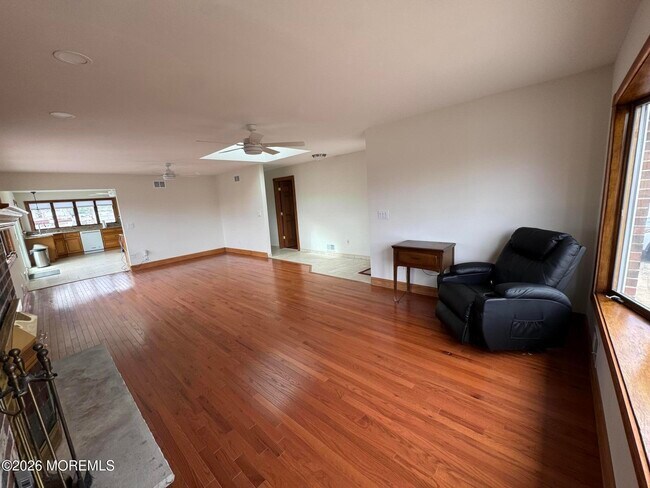 Building Photo - 31 Navarra Dr