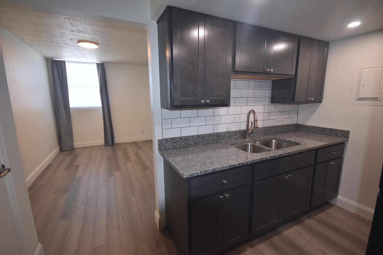 Primary Photo - Waveland Place Apartments