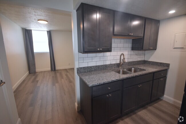 Building Photo - Waveland Place Apartments