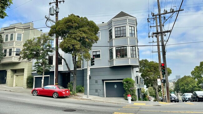Building Photo - 700 Fell St