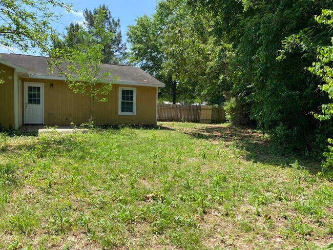 Building Photo - 2611 Graham Rd