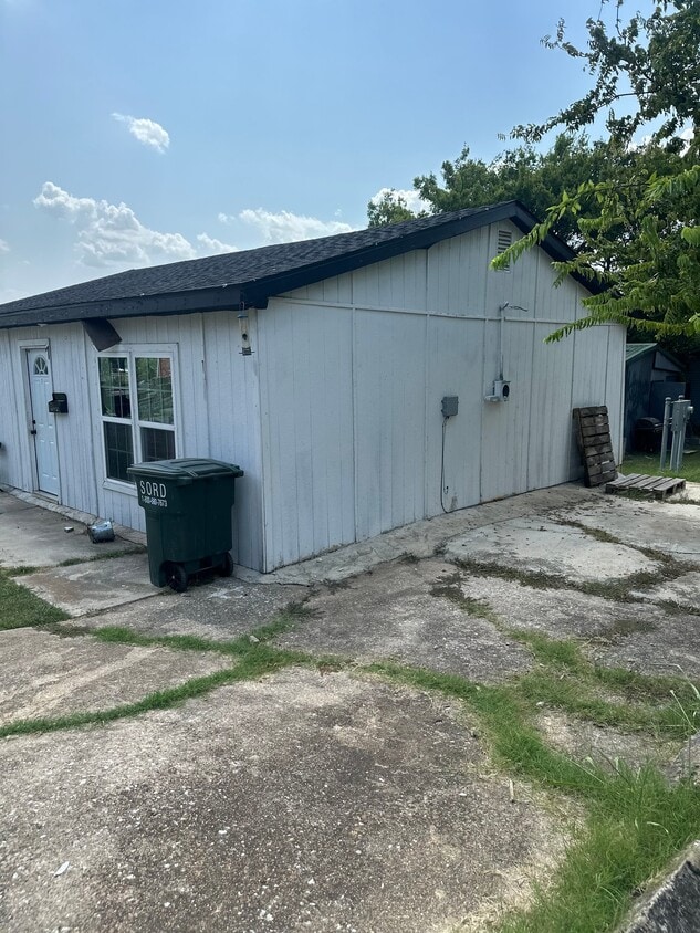 Building Photo - 7 N Kemp St