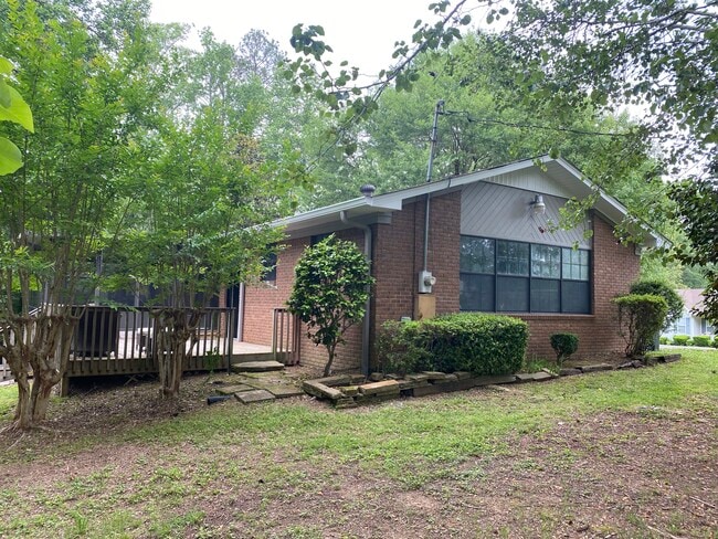 Foto del edificio - 1700 Sharon Ln