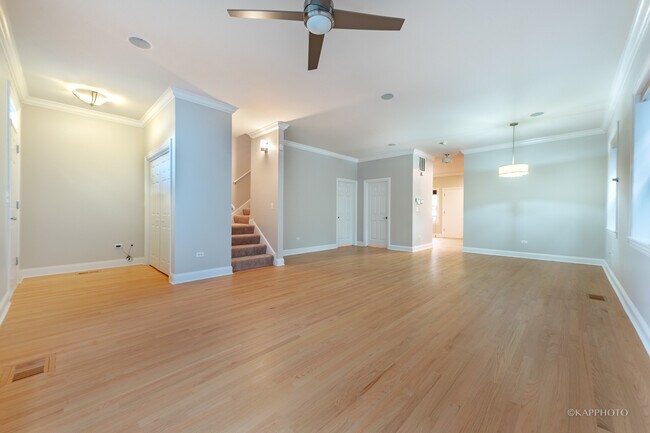 Building Photo - 2036 W Warren Blvd