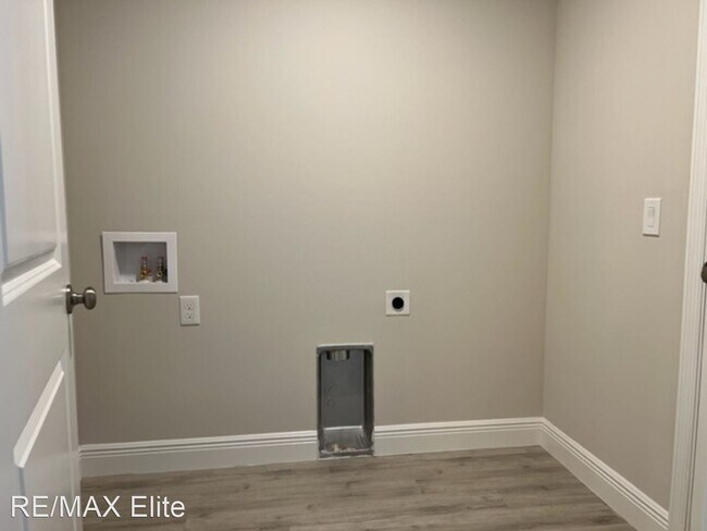 Foto del edificio - 4 br, 2 bath House - 369 Harvey Ave