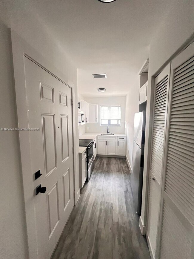 Foto del edificio - 3417 NW 22nd Ave