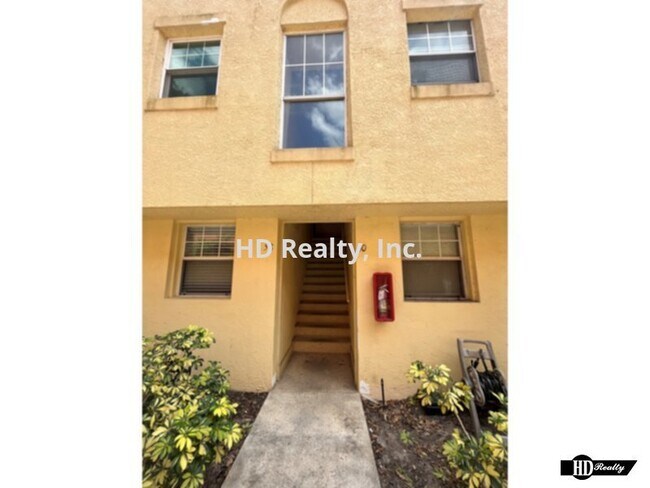 Building Photo - Enjoy waterfront living in the bright and ...