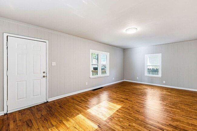 Building Photo - Remodeled 2-Bedroom Home in Saint Joseph with Off-Street Alley Parking