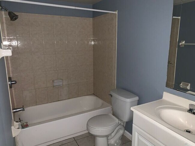 Building Photo - Must see 1 bed 1 bath