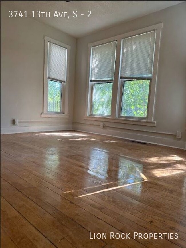 Foto del edificio - Awesome Remolded 3-bedroom Duplex for $152...