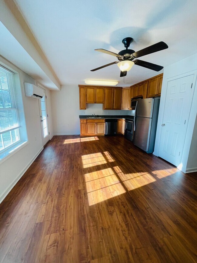 Foto del edificio - One Bedroom Garden Apartment - Top Floor!!