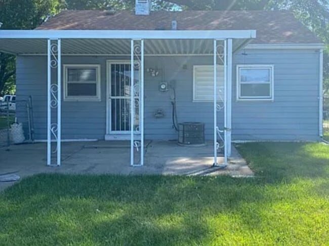 Building Photo - 3722 Erskine St