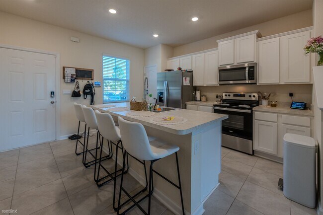 Building Photo - 2 br, 2.5 bath Townhome - 508 Running Wood...