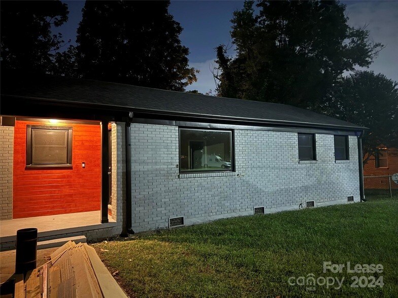 Foto principal - 2052 Syracuse Dr