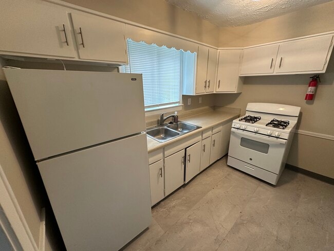 Building Photo - 2886 Norwood St