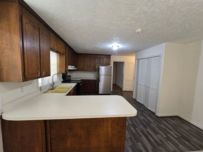 Building Photo - 1855 Broadell Dr