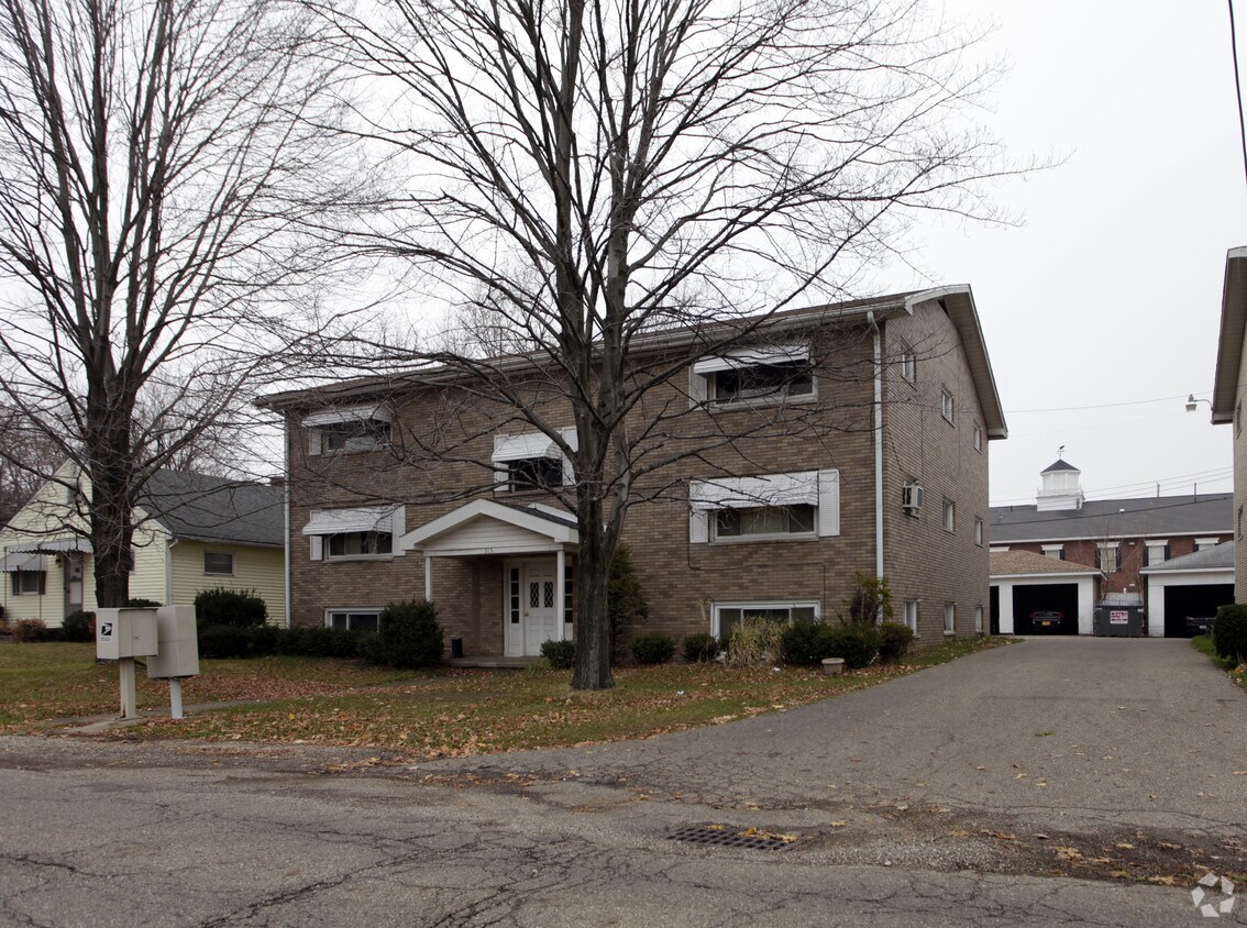 515 Sunnyside St SW, Hartville, OH 44632 Apartments in Hartville, OH