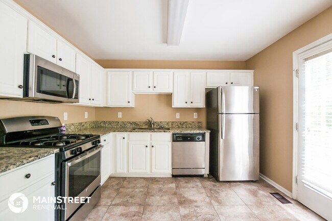 Building Photo - 6170 Queensdale Dr