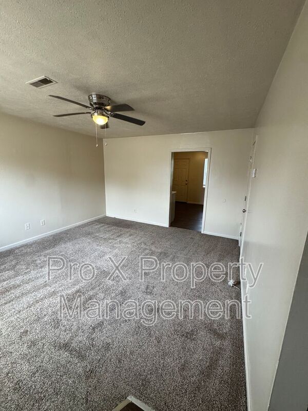 Foto principal - 619 E Bain St