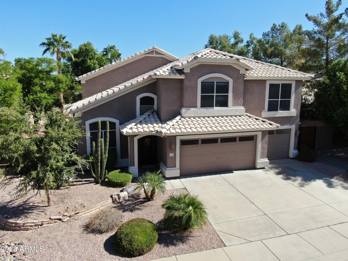Primary Photo - 1323 N Bedford Dr