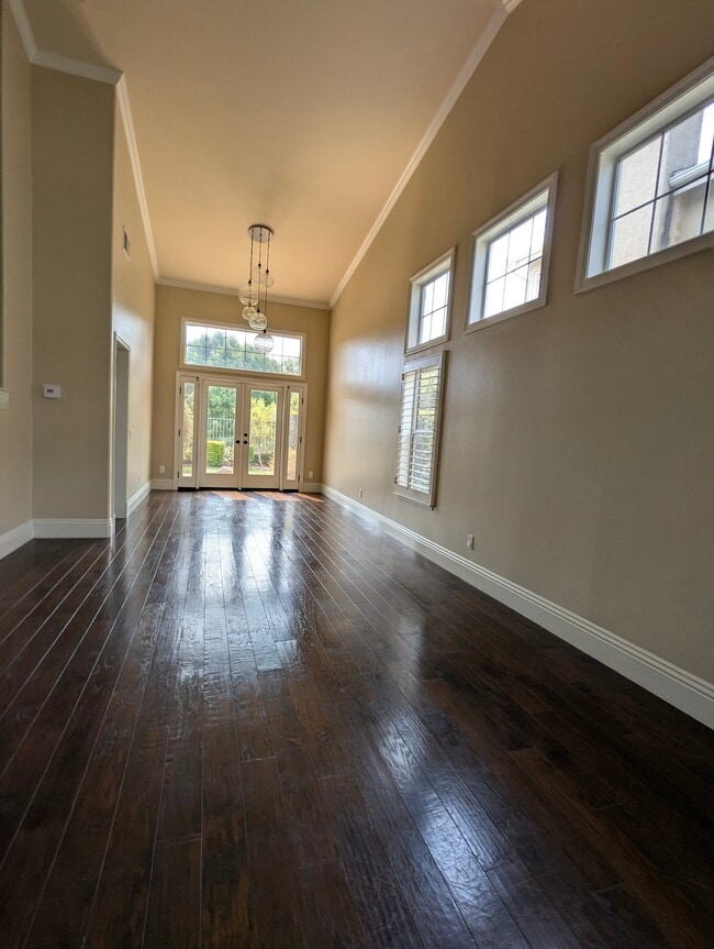 Building Photo - 2300 Rutland Pl