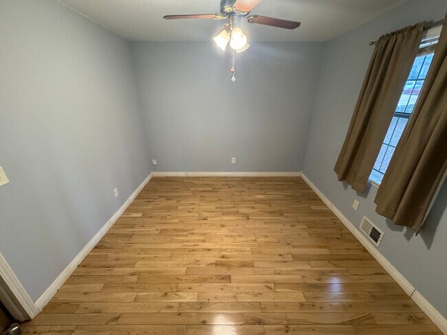 Foto del edificio - 1266 Fern Hill Dr