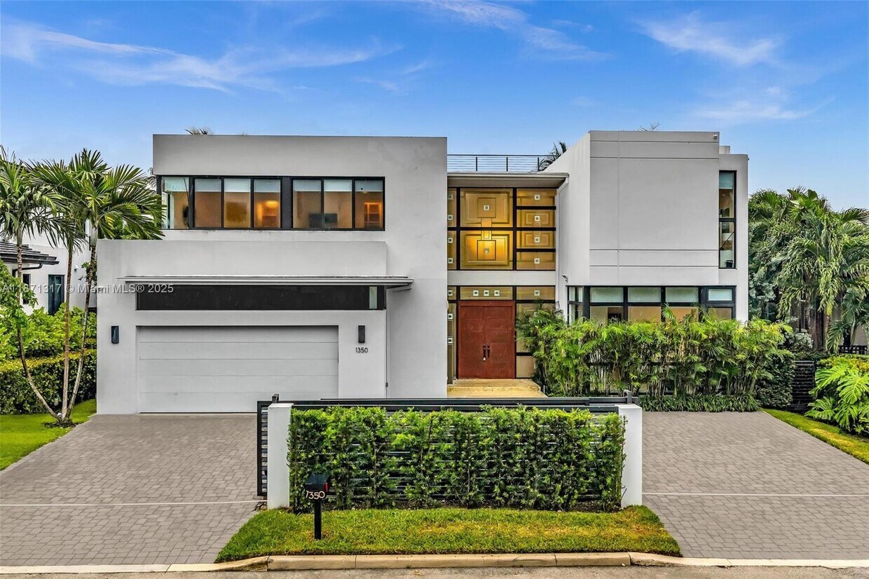 Foto principal - 1350 98th St
