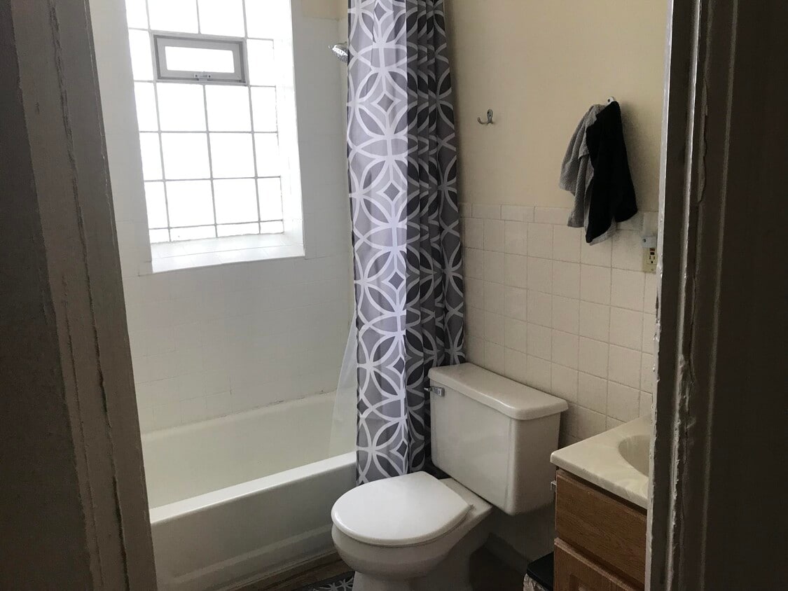 Building Photo - 1307 N Milwaukee St