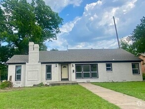 Building Photo - 3100 Pine Ave