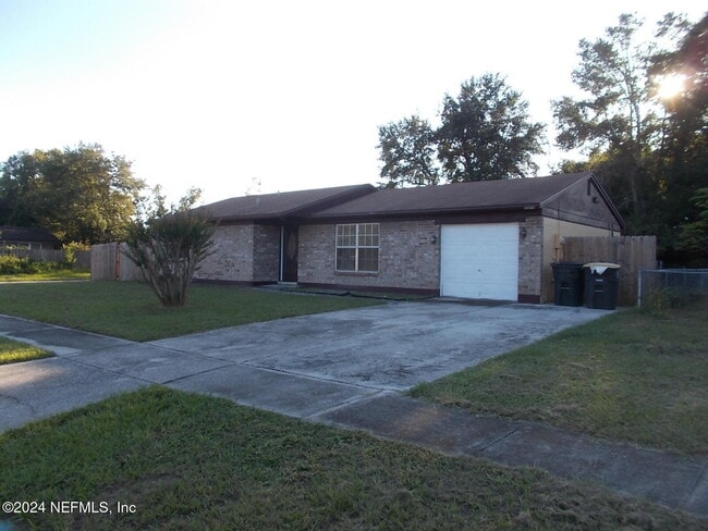 Building Photo - 2666 Kenwood Dr E