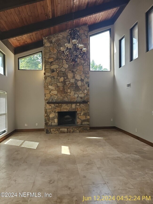 Foto del edificio - 2411 Halperns Way