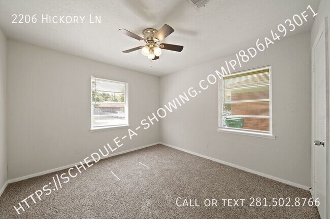 Building Photo - 2206 Hickory Ln