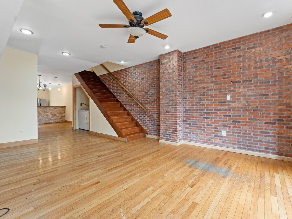 Primary Photo - 6231 W Jefferson St