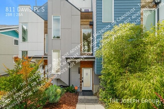 Building Photo - 811 Davis Pl S