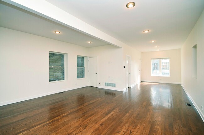 Foto del edificio - 2702 N Artesian Ave