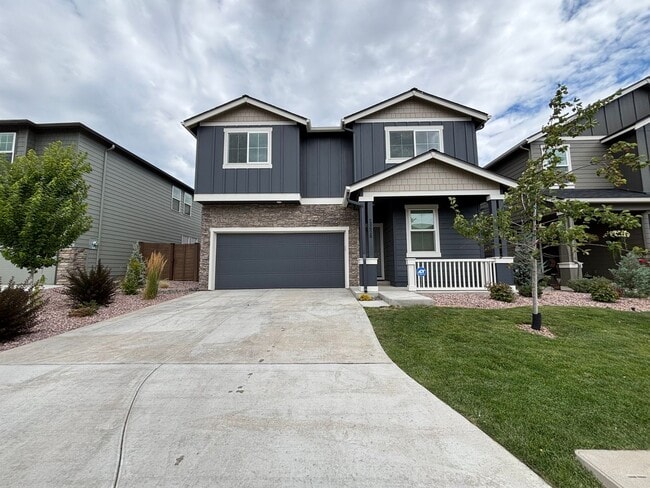 Building Photo - Beautiful 4 Bed/2.5 Bath Plus Office with ...