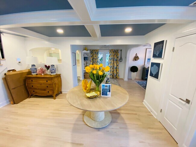 Building Photo - 1804 Pass a Grille Way